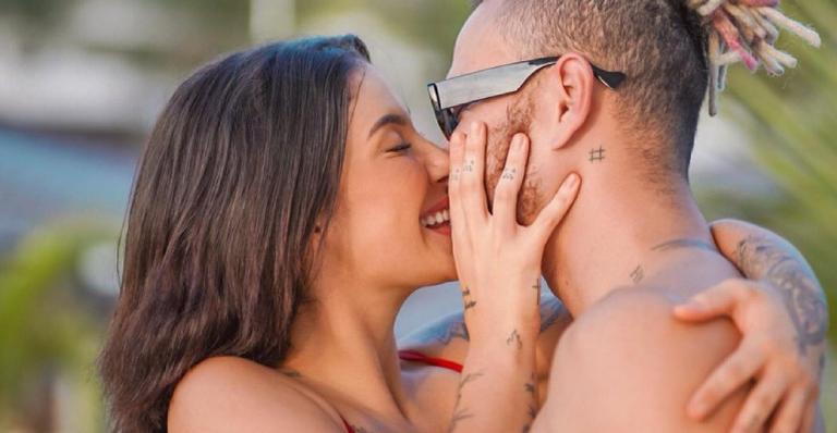 Bianca Andrade protagoniza beijão com o namorado e declara seu amor: ”Time certo”