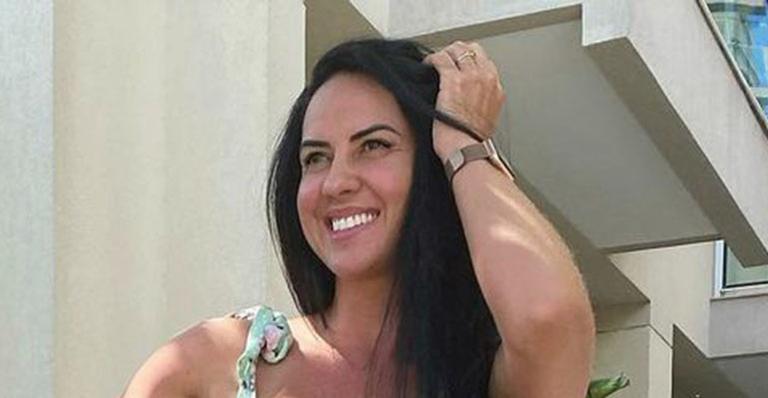 É mole? Noiva de Zezé di Camargo é criticada ao posar com vestido curtíssimo: “Idade avançada”