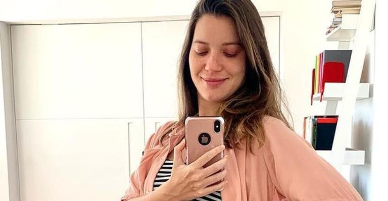Tá chegando! Nathalia Dill exibe barrigão no limite durante o nono mês e fãs cravam: ”A mamãe mais linda!”