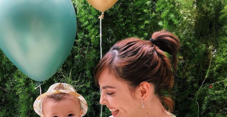 Titi Müller e Tomás Bertoni celebram seis meses do herdeiro com tema inusitado