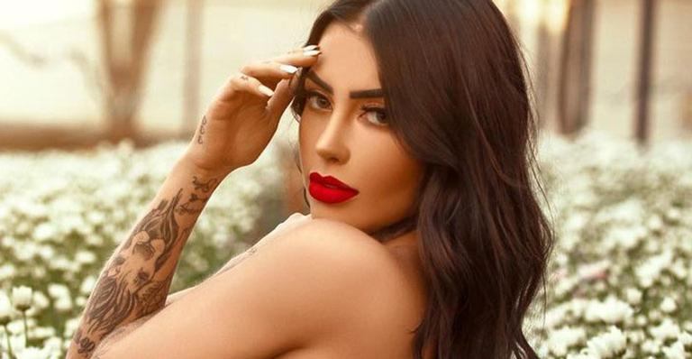 Sem pudores, MC Mirella posa totalmente nua e exibe corpo espetacular nas redes sociais: “Que abuso”