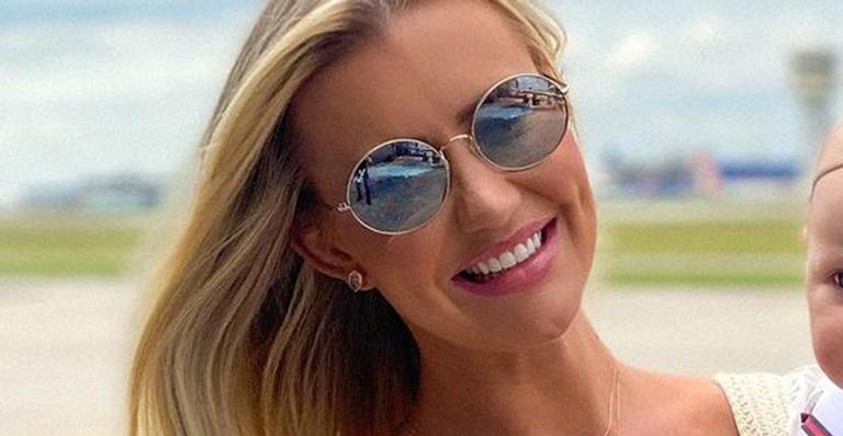 Fofura! Ana Paula Siebert se diverte com expressão de Vicky em foto: “Com sono”