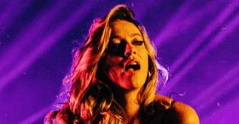 Aos 44 anos, Luana Piovani aparece com lingerie cavada em clique picante nas redes: “Fogo no parquinho”