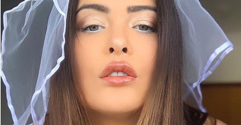 Seminua, Geisy Arruda quase mostra demais ao exibir nova tatuagem: “Primeiro dia tatuada”