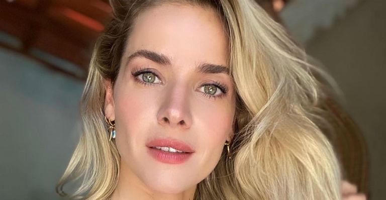 Monique Alfradique se exercita com look curtinho dando destaque ao corpão exuberante: “Meu sonho de consumo”