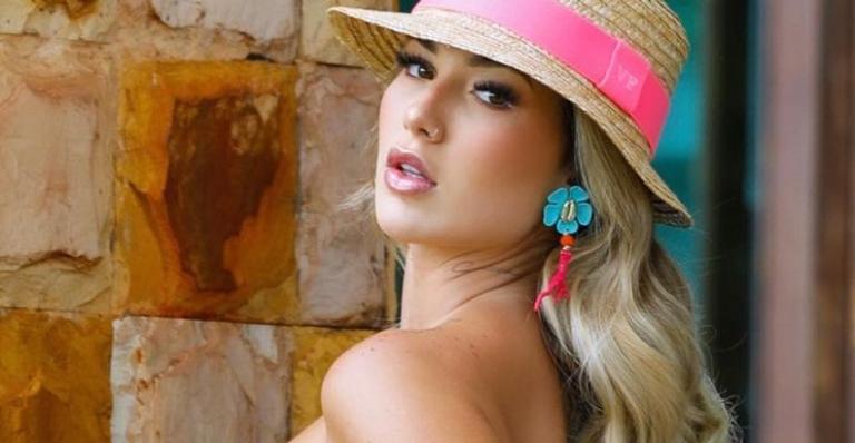 Virginia Fonseca abusa de biquíni cavadíssimo e exibe bumbum gigante em ensaio sensual: ”Perfeita”