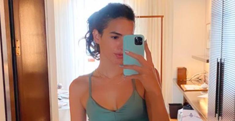 Bruna Marquezine surge de top e shortinho e mostra resultado dos exercícios: “Fica orgulhoso”