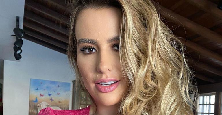 Ex-BBB Fernanda Keulla comemora ao revelar que estar curada da Covid-19