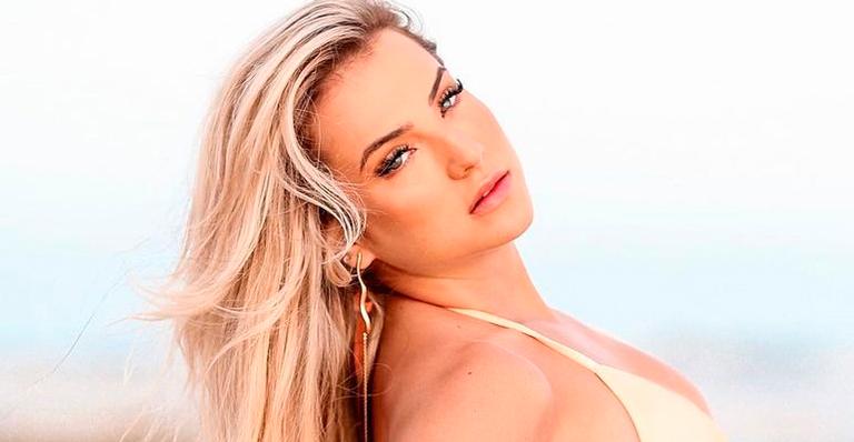 Ex-BBB Gabi Martins puxa biquíni até o limite e marca bumbum perfeito: “Lindíssima”