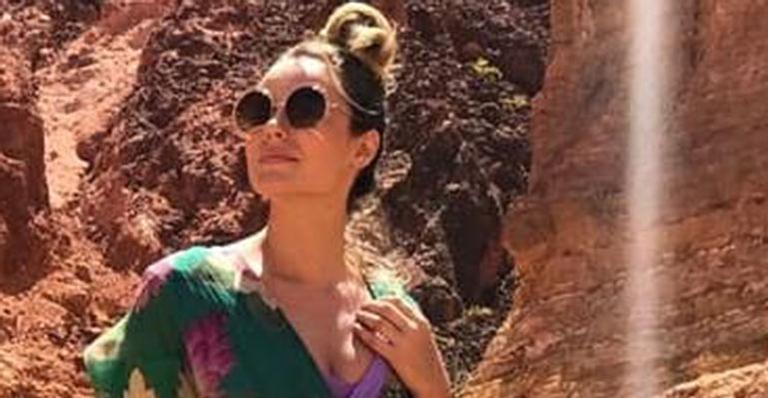 Com look transparente, Paolla Oliveira surge deslumbrante em viagem para o nordeste: “Que pernões”