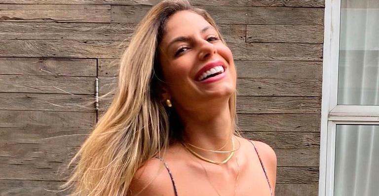 Ex-BBB Mari Gonzalez surge com regata de alça fina e ostenta beleza: “Perfeita demais”