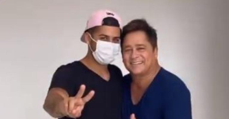 Leonardo e a esposa recebem Zé Felipe em casa após sertanejo testar positivo novamente para a Covid-19: “Vamos cuidar!”