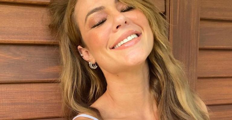 Paolla Oliveira exibe lingerie ousada em selfie sem filtros e corpão turbinado rouba a cena: ”Maravilhosa!”