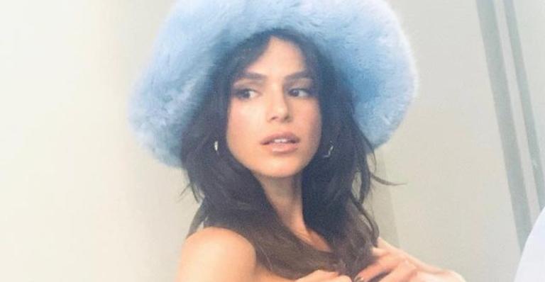 Ousadíssima, Bruna Marquezine ostenta curvas poderosas em clique topless e eleva a temperatura: ”Perfeita”