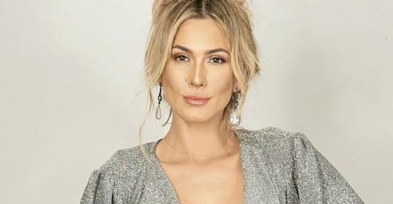 Chiquérrima, Lívia Andrade abusa de look com decote até o umbigo e deixa fãs babando: ”Obra de arte”