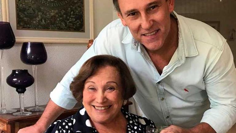 Paulo Goulart Filho diz que estado de saúde de Nicette Bruno ainda é grave: “Respondendo ao tratamento”