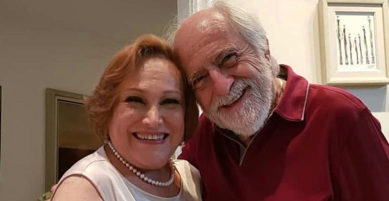 Após anos de convívio, Ary Fontoura dá adeus a Nicette Bruno com post especial: ”Uma das grandes amizade”