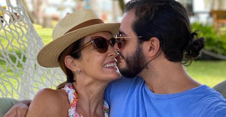 Se recuperando, Fátima Bernardes e Túlio Gadêlha surgem abraçadinhos em clique romântico: ”Privilégio dividir com você”
