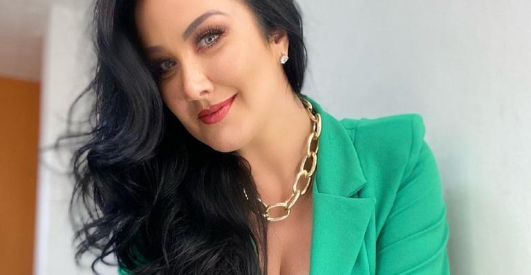 Helen Ganzarolli dispensa sutiã e abusa de decote generoso em clique ousadíssimo: ”Que mulher!”