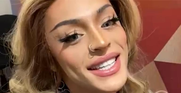 PRÊMIO CONTIGO! 2020: Com a música do ano, Pabllo Vittar dedica prêmio aos fãs: “Um beijo”