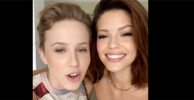 PRÊMIO CONTIGO! 2020: Casal do ano, Vitoria Strada e Marcella Rica se emocionam: “A gente tá andando pra frente”