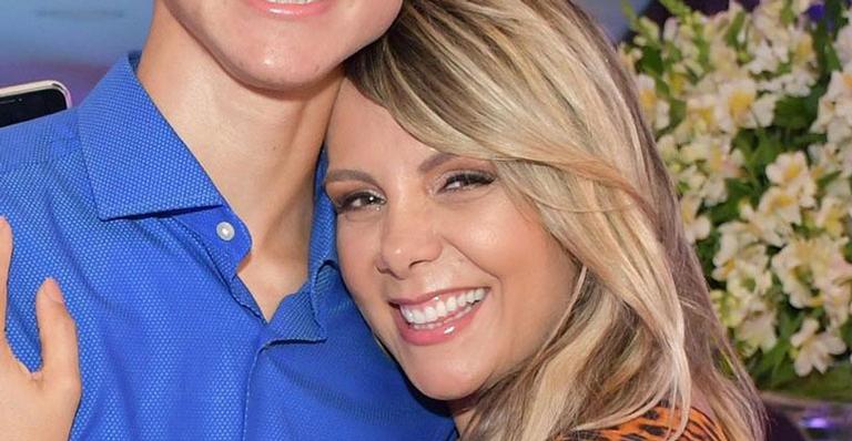 Carla Perez comemora os 17 anos de Victor Alexandre e se impressiona: “Como o tempo passa rápido”