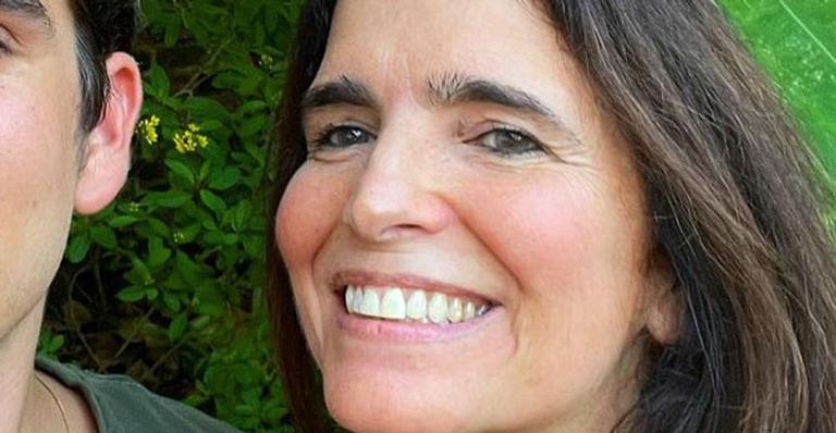 Radiante, Malu Mader surge em fotos raras ao lado do filho e semelhança impressiona: “Genética abençoada”