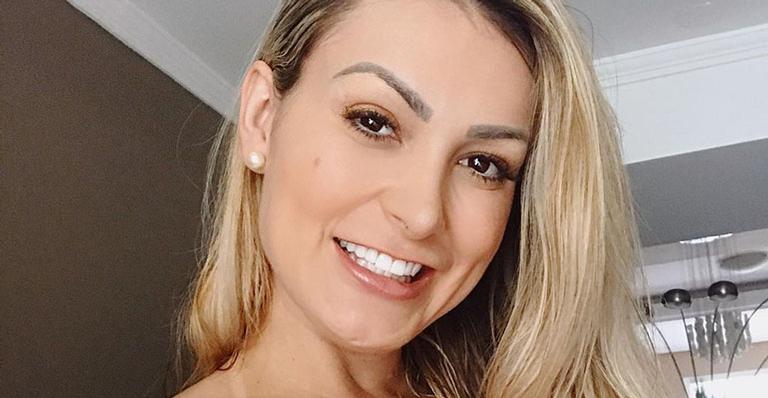 No dia do casamento, Andressa Urach posa com o noivo e mostra ousadia: “Ansiosa para a lua de mel”