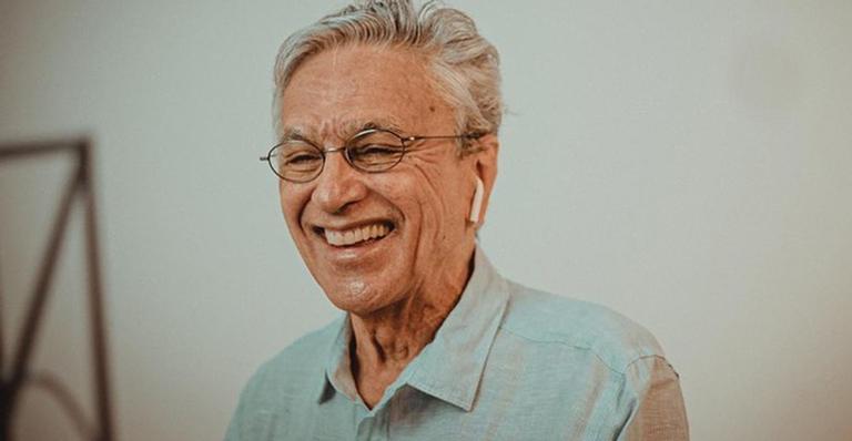 Caetano Veloso explode o fofurômetro ao surgir brincando com o netinho: “Aqueceu o meu coração”