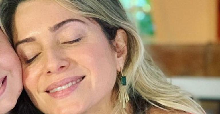Coladinha nos filhos, Letícia Spiller celebra o fim de ano e semelhança impressiona: ”Surra de beleza!”