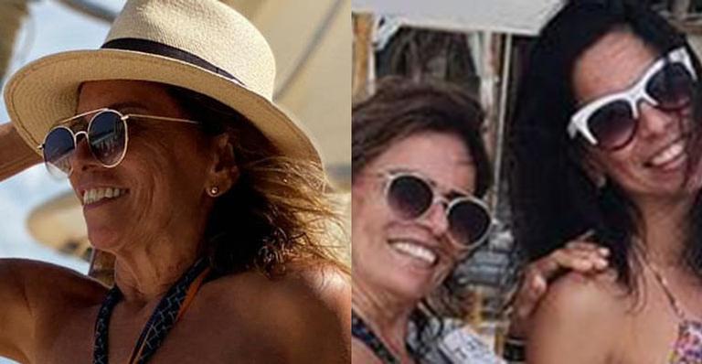 Poderosa e sorridente, mãe de Anitta exibe corpão em cliques atrevidos de biquíni: “Olha essa genética”