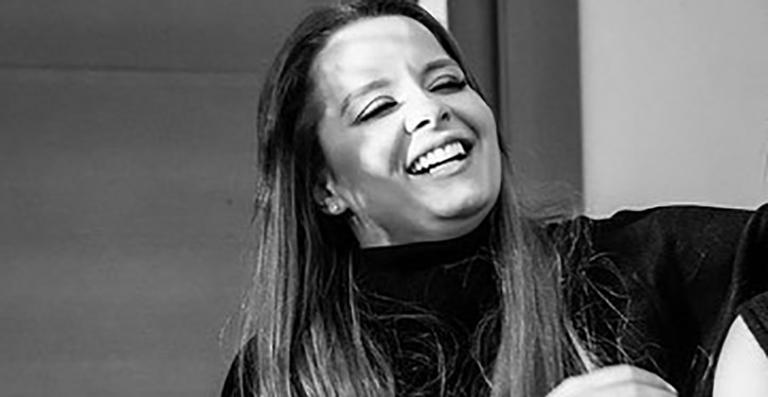 Radicalizou! Maiara resolve inovar o visual e surge ainda mais ruivíssima na web: “Mulher perfeita”