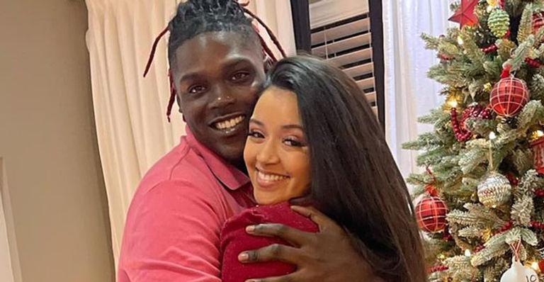 Casou? Filha de Carla Perez e Xanddy posa agarradinha com o namorado que se declara: “Minha esposa”