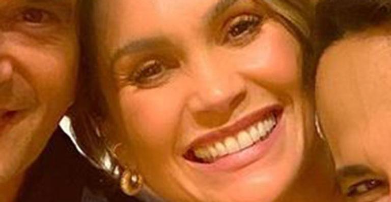 Momento raro: Flávia Alessandra posa de rostinho colado com os dois irmãos: “Lindos como você”