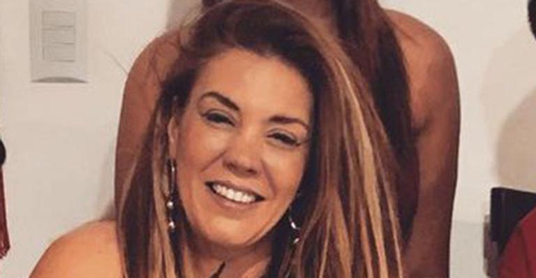 Sorridente, Simony reúne os quatro filhos em foto rara ao lado do namorado: “Como eles cresceram”