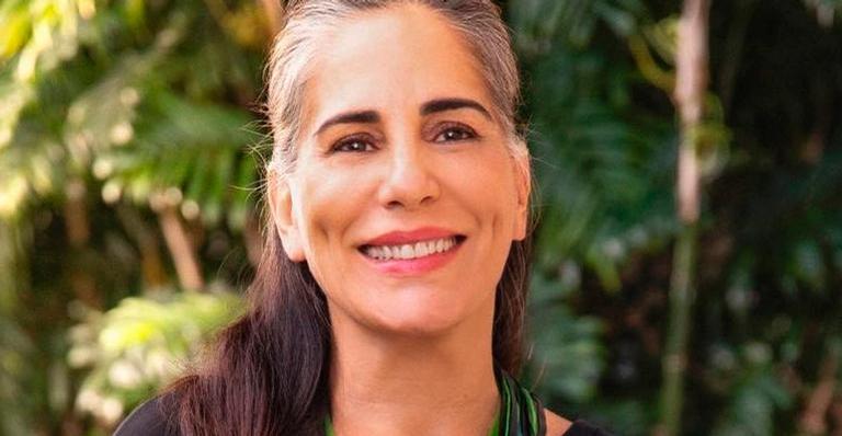 Aos 57 anos, Glória Pires renova bronzeado de biquíni e Cleo comenta: “Perfeição”