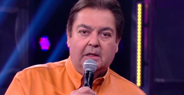 Filho de Faustão curte viagem com amigos e posa magérrimo após bariátrica: “Turma”