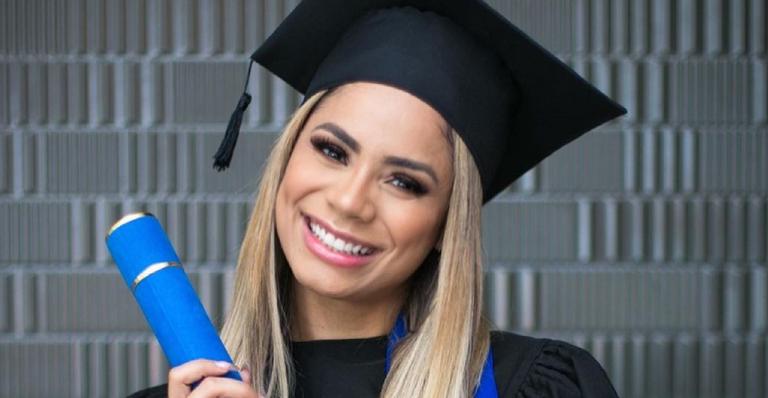 Lexa celebra formatura em faculdade de Marketing: ”Mais um sonho”