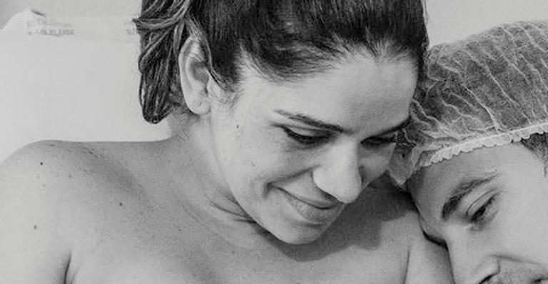 Sabrina Petraglia compartilha primeiras fotos da filha e relata como foi o parto: “Cabeluda e cheia de saúde”