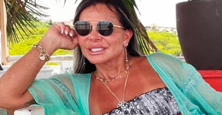 Aos 61 anos, Gretchen posa para o marido de biquíni e mostra barriga sarada: “Muito gata”