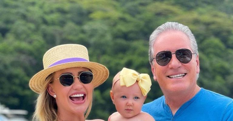 Ana Paula Siebert celebra combina roupa de praia com a herdeira: ”Que fofura”