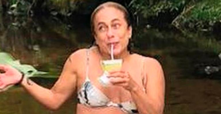 Aos 63 anos, Cissa Guimarães aparece de biquíni e choca com barriga de tanquinho: “Arrasou”