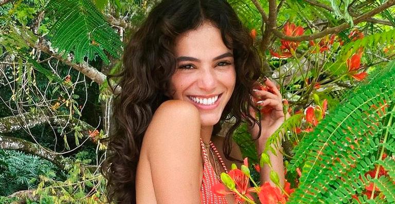 Com microbiquíni, Bruna Marquezine exibe corpo magérrimo em ilha particular: “Natureza caprichou”
