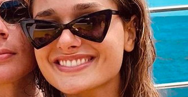 Sasha Meneghel curte passeio de iate com o namorado e ganha beijão apaixonado: “Te amo”