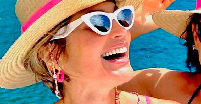 Flávia Alessandra curte viagem de fim de ano com amigas gatas e mostra corpão de biquíni: “Perfeitas”