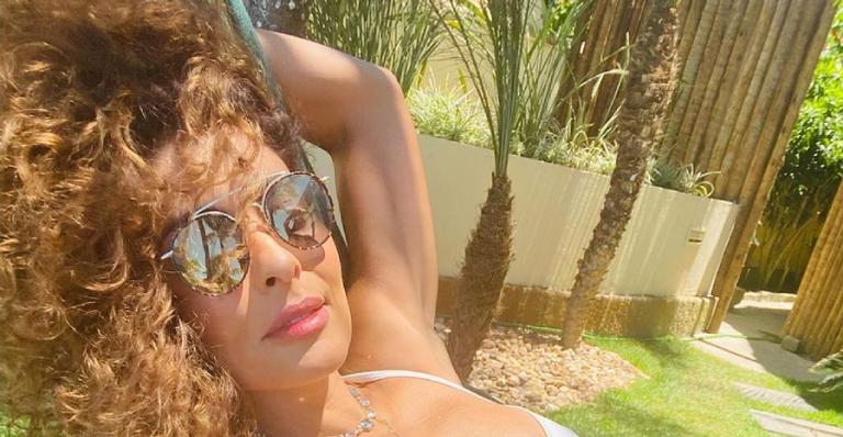 Com biquíni micro aos 41 anos, Juliana Paes ostenta corpo escultural e deixa fãs babando: “Que abdômen”
