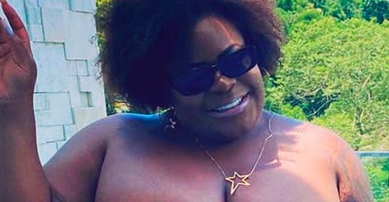 Milionária, Jojo Todynho ostenta em piscina luxuosa de biquíni e recebe chuva de elogios: “Alma linda”