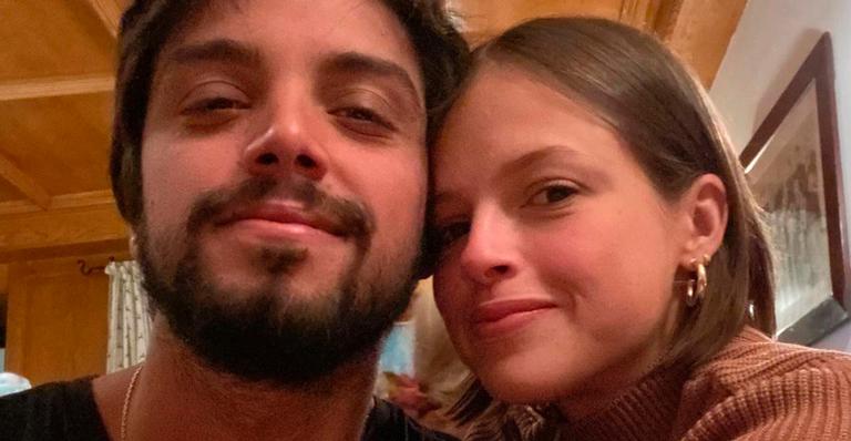 Rodrigo Simas comemora dois anos com Agatha Moreira e faz declaração sincerona: “Não acreditamos no ‘pra sempre'”