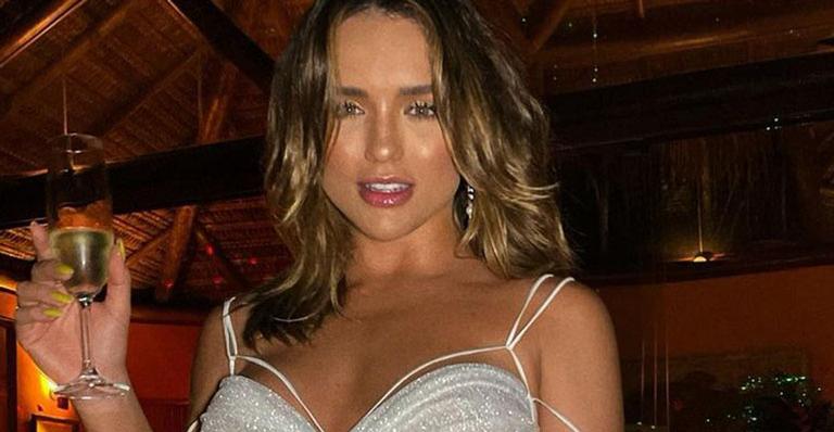 Ex-BBB Rafa Kalimann escolhe look supersexy e deixa corpão à mostra na virada do ano: “Feliz”