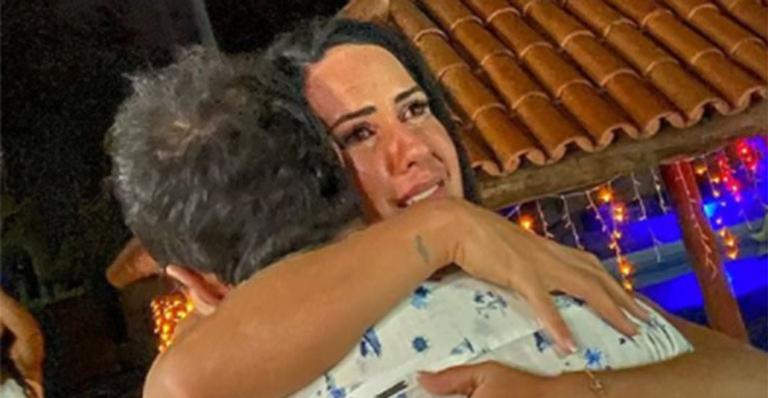 Graciele Lacerda explica foto aos prantos ao lado de Zezé di Camargo durante a virada do ano: “Difícil”